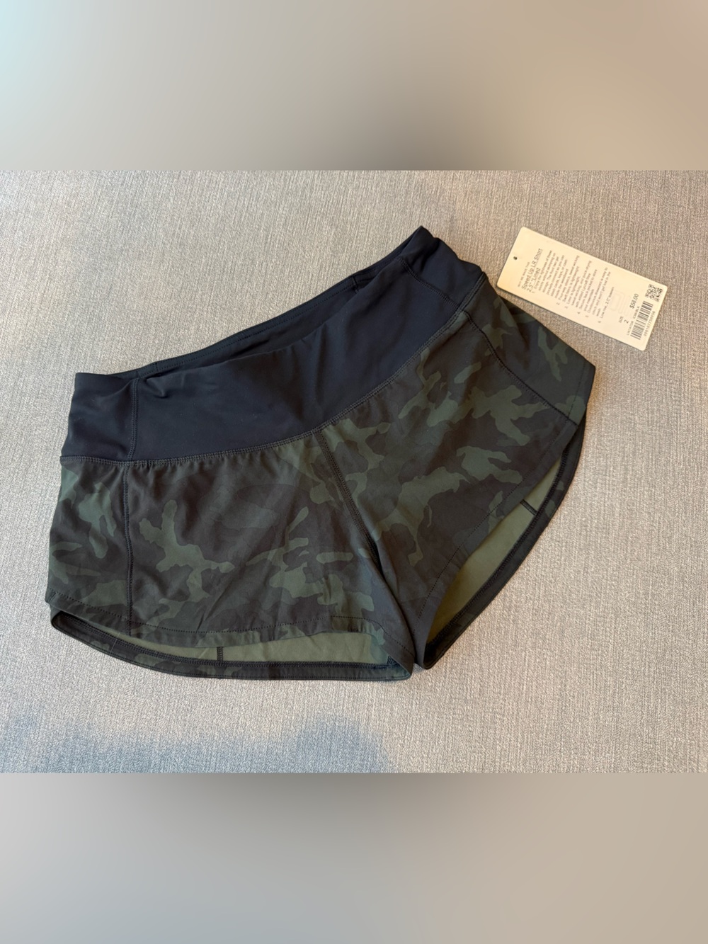 NWT! Lululemon Speed Up 2.5” Inseam Shorts Black & Green Camo - Picture 10 of 11